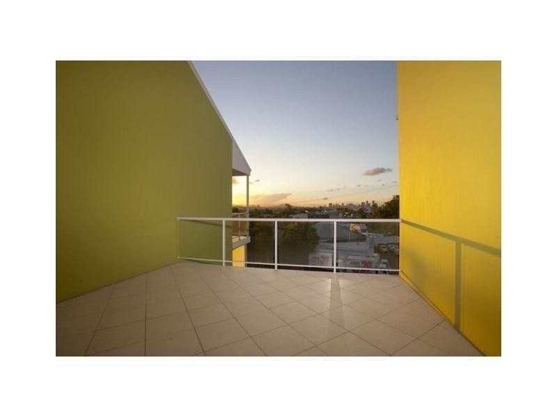 8 Ridge Street, Greenslopes QLD 4120