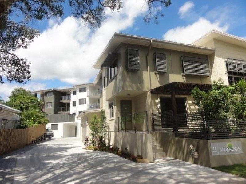 11 Riding Road, Hawthorne QLD 4171