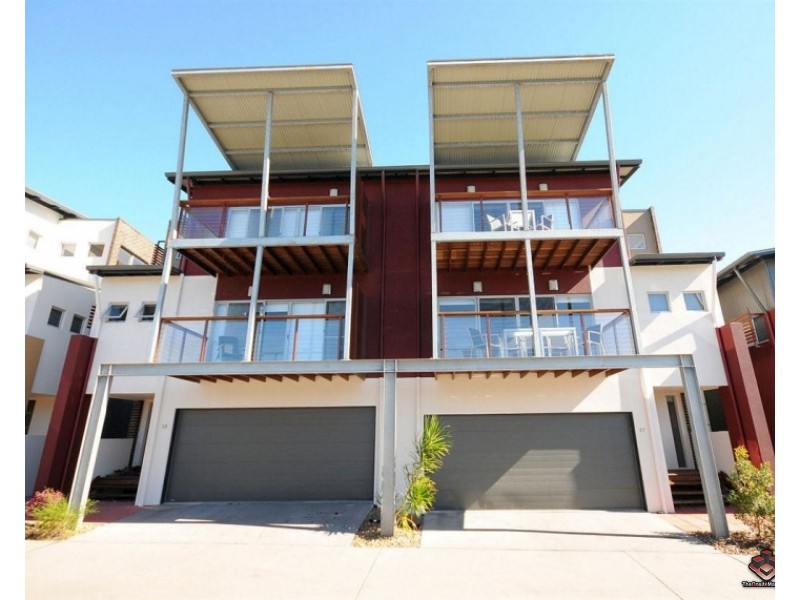 42/80 Moolyyir Steet, Urangan QLD 4655