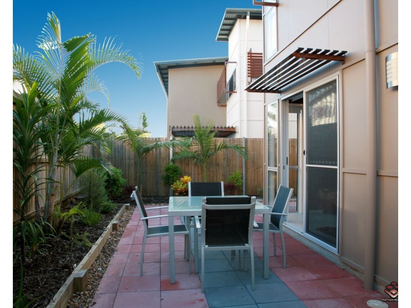 42/80 Moolyyir Steet, Urangan QLD 4655