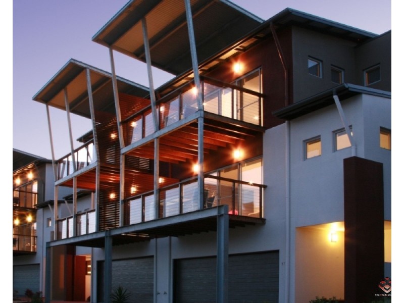 42/80 Moolyyir Steet, Urangan QLD 4655