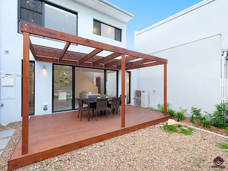 26/323 Bayview street, Runaway Bay QLD 4216