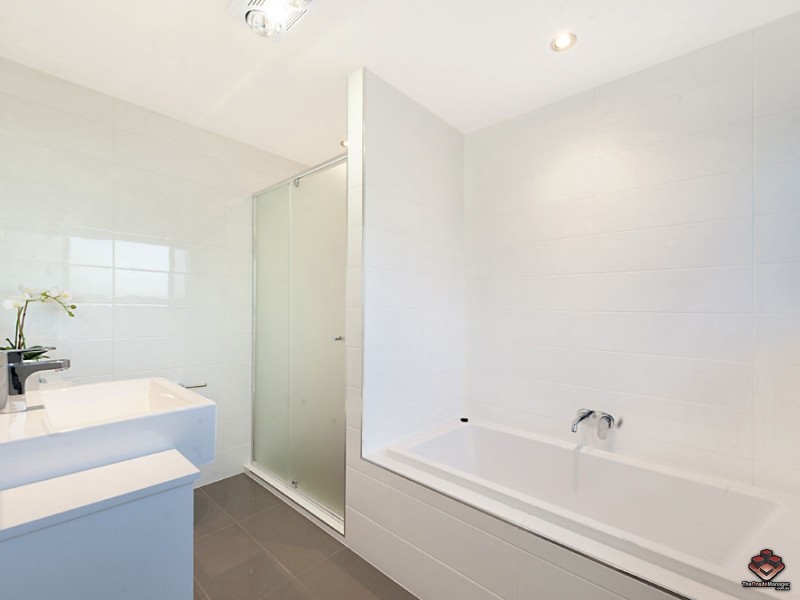 26/323 Bayview street, Runaway Bay QLD 4216