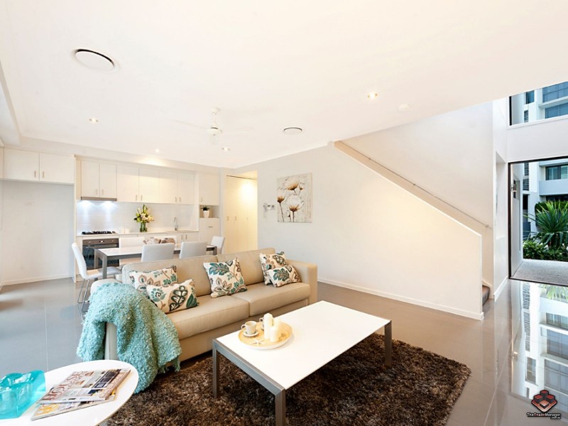 26/323 Bayview street, Runaway Bay QLD 4216