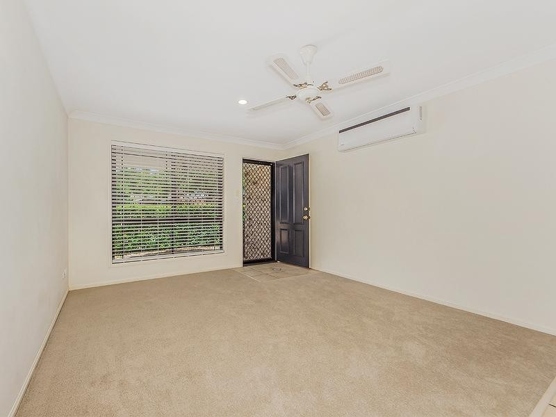 25 Hogan Place, Seventeen Mile Rocks QLD 4073