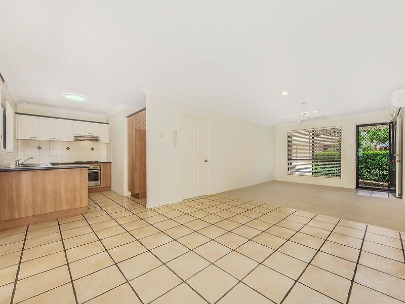 25 Hogan Place, Seventeen Mile Rocks QLD 4073