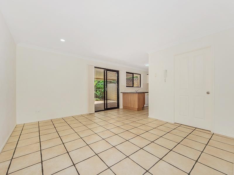 25 Hogan Place, Seventeen Mile Rocks QLD 4073