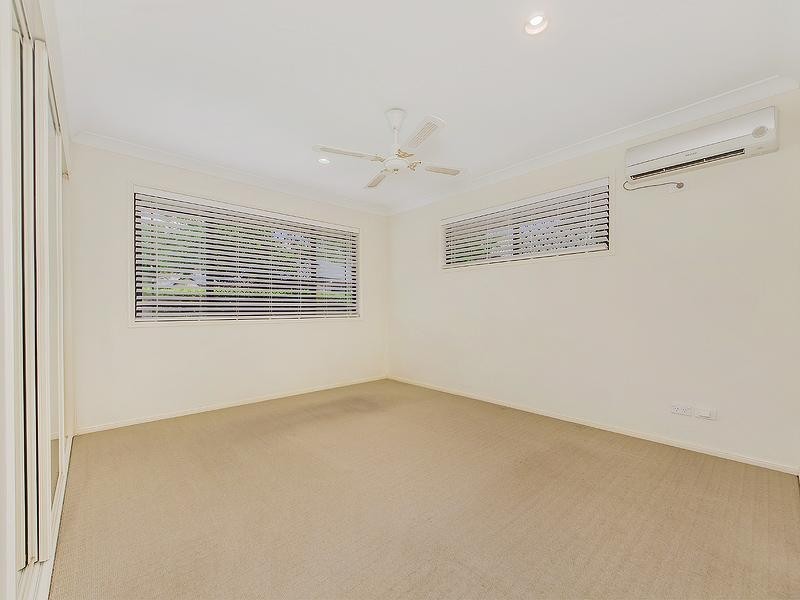 25 Hogan Place, Seventeen Mile Rocks QLD 4073