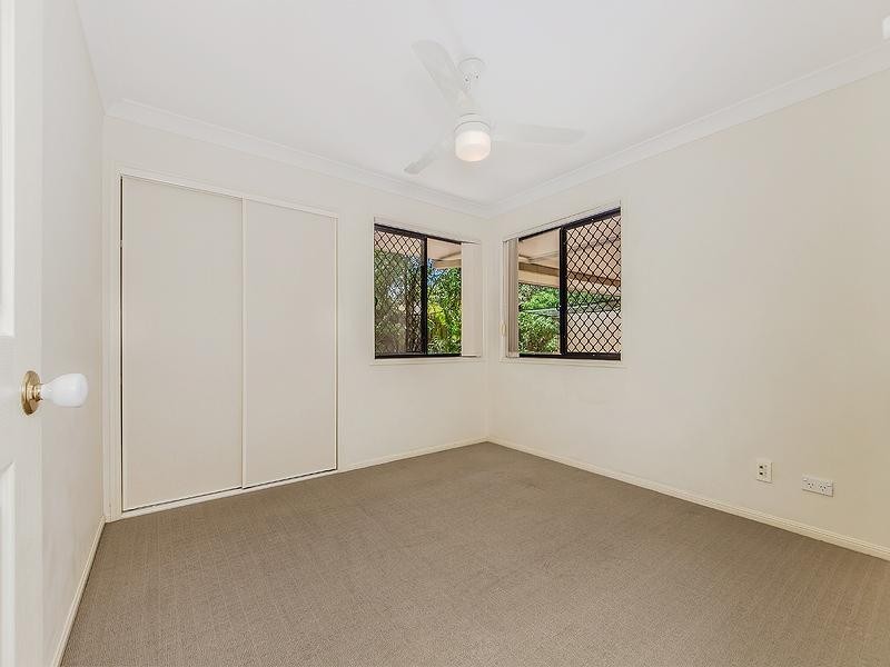 25 Hogan Place, Seventeen Mile Rocks QLD 4073