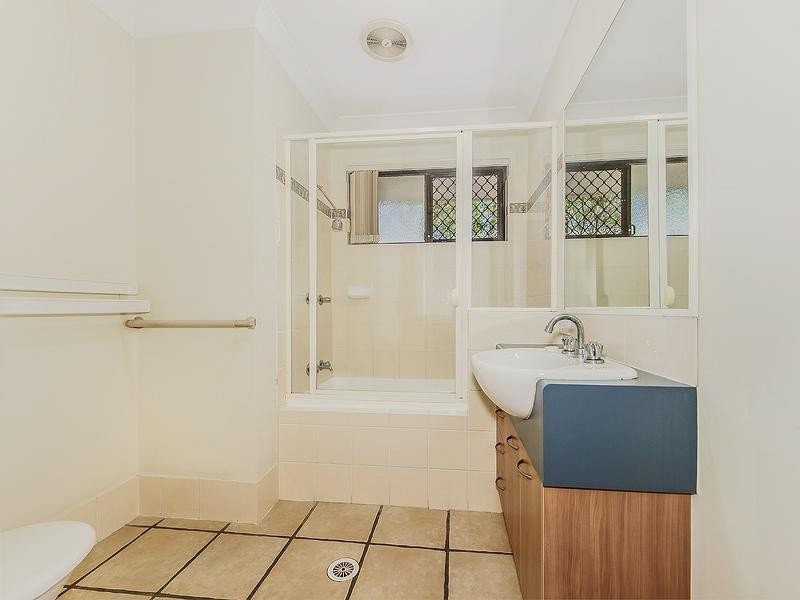 25 Hogan Place, Seventeen Mile Rocks QLD 4073