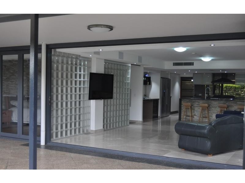 1 Holman St 1 Holman Street, Kangaroo Point QLD 4169