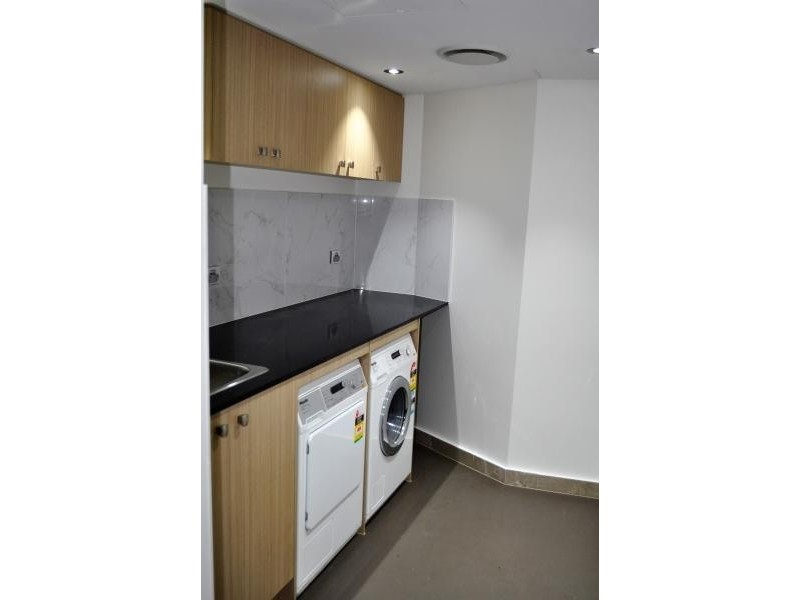 1 Holman St 1 Holman Street, Kangaroo Point QLD 4169