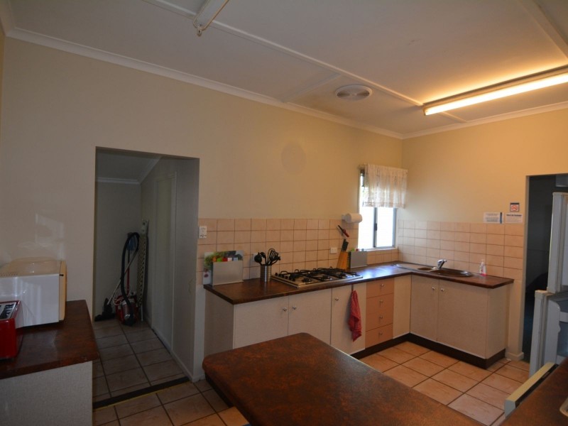 11 Amelia Street, West Gladstone QLD 4680