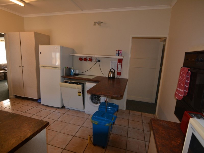 11 Amelia Street, West Gladstone QLD 4680