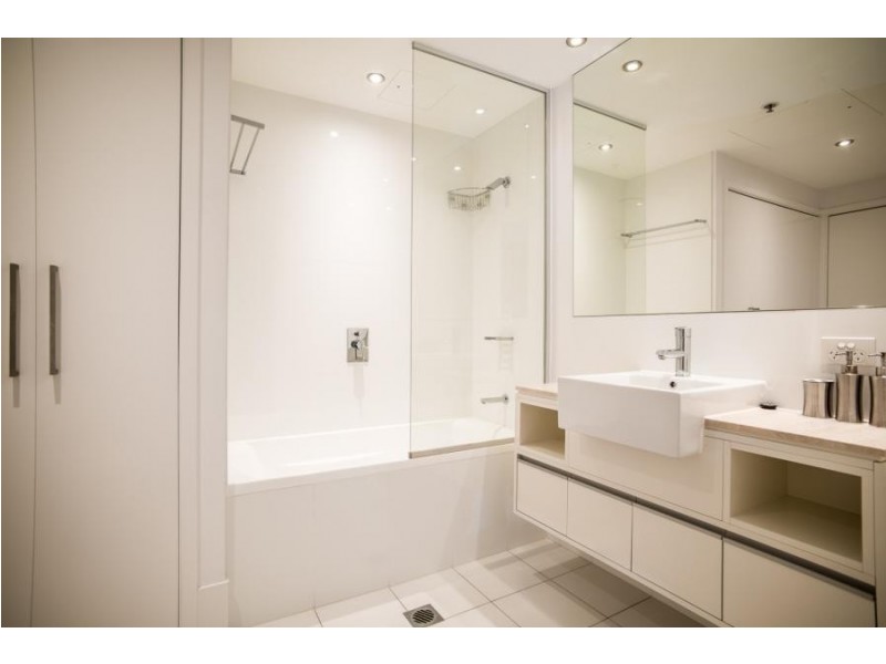 30 Macrossan St, Brisbane QLD 4000