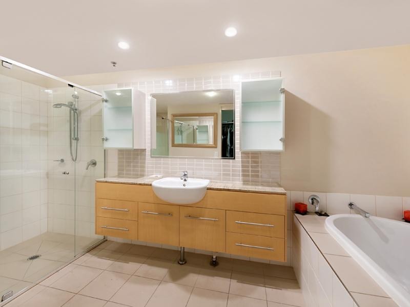 105 Scarborough St, Southport QLD 4215