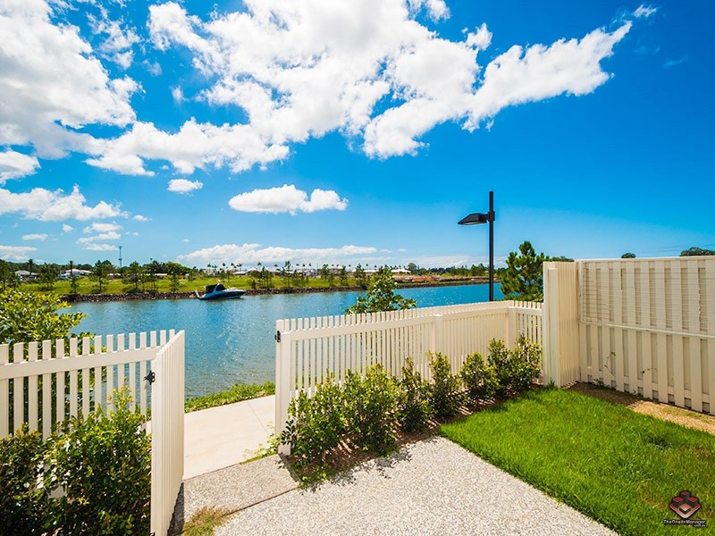 24/126 Marina quays, Hope Island QLD 4212