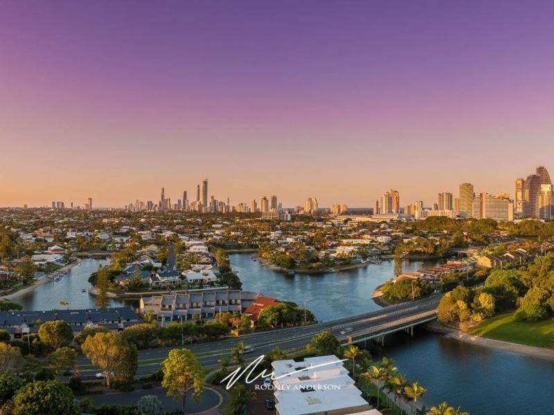 1 / 56 Hooker Blvd, Mermaid Waters QLD 4218