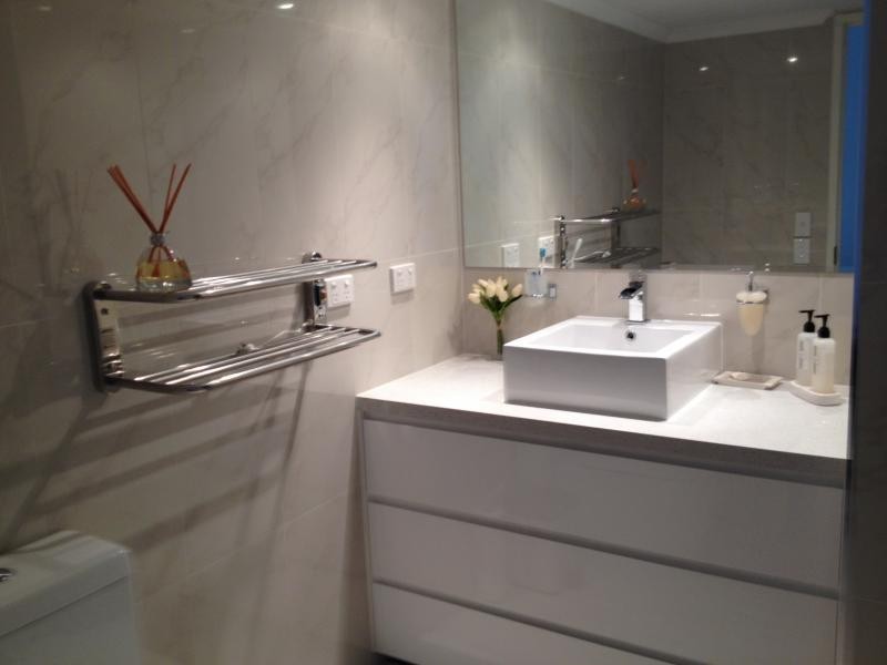 1 / 56 Hooker Blvd, Mermaid Waters QLD 4218