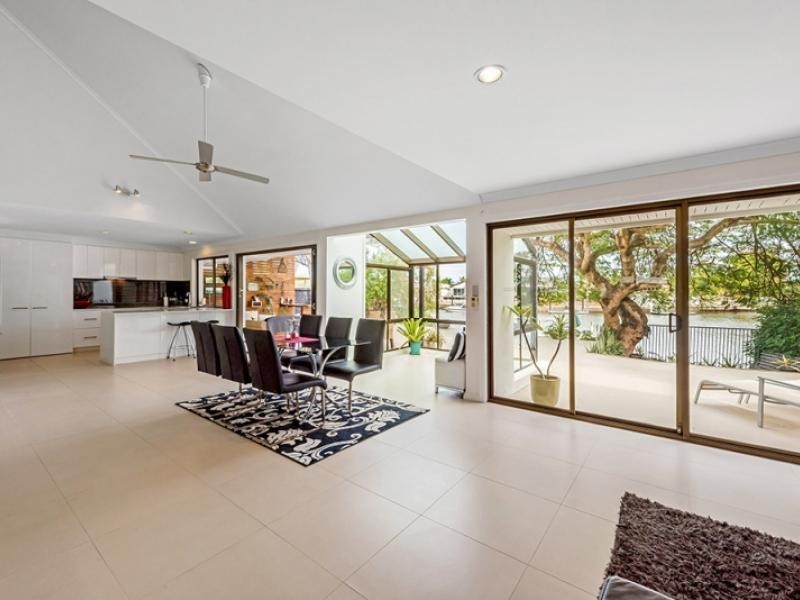 182 Morala Ave, Runaway Bay QLD 4216