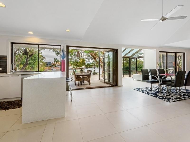 182 Morala Ave, Runaway Bay QLD 4216