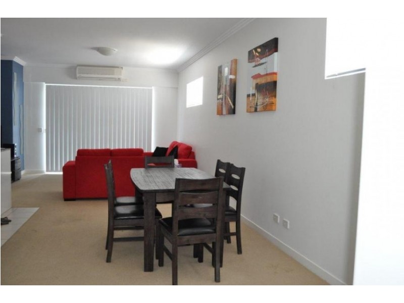 98 University Drive, Varsity Lakes QLD 4227