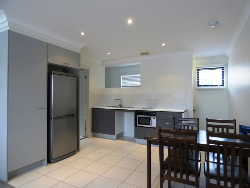 16 Surbiton Court, Carindale QLD 4152