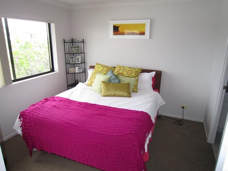27/70 Norman Crescent, Norman Park QLD 4170