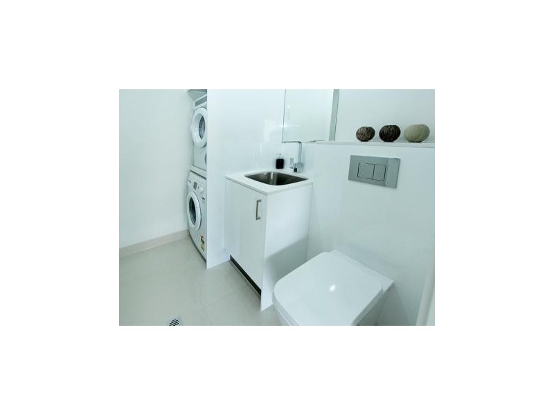 2 Laurence Street, St Lucia QLD 4067