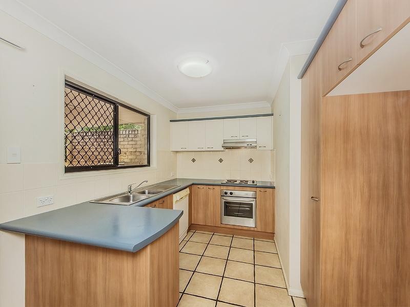 25 Hogan Place, Seventeen Mile Rocks QLD 4073