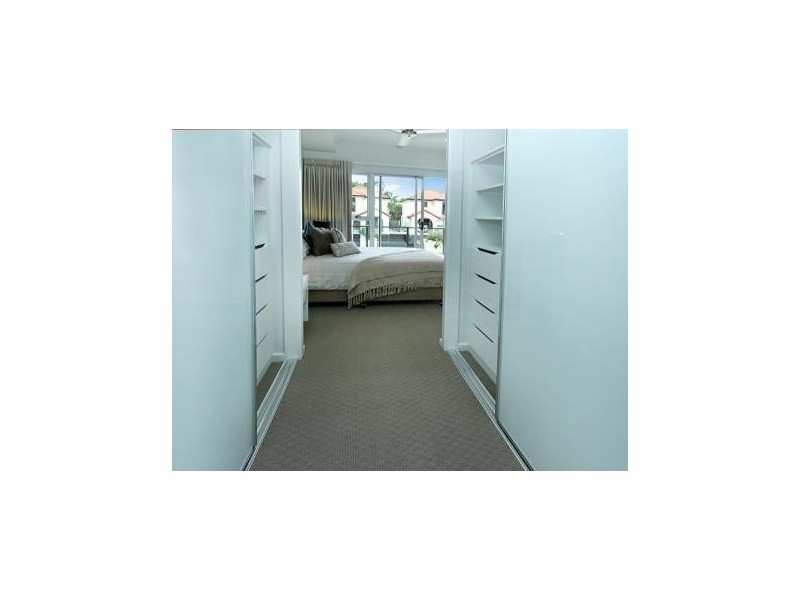 2 Laurence Street, St Lucia QLD 4067