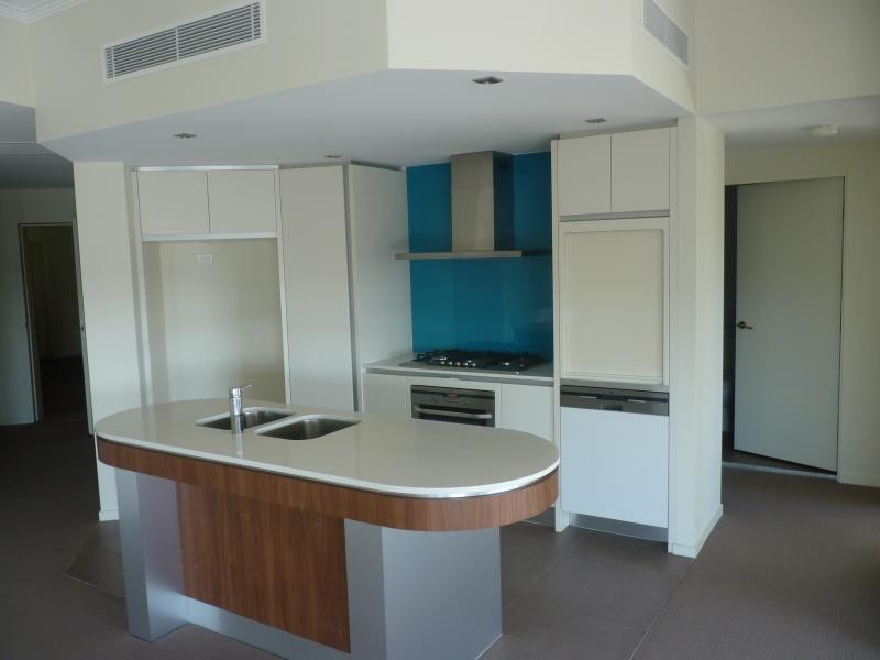 T31 28 Bayview Street, Runaway Bay QLD 4216