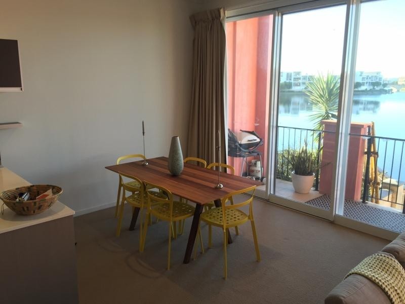 8 / 3030 The Boulevard, Carrara QLD 4211
