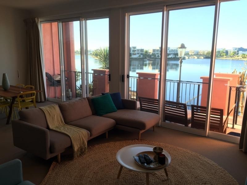 8 / 3030 The Boulevard, Carrara QLD 4211