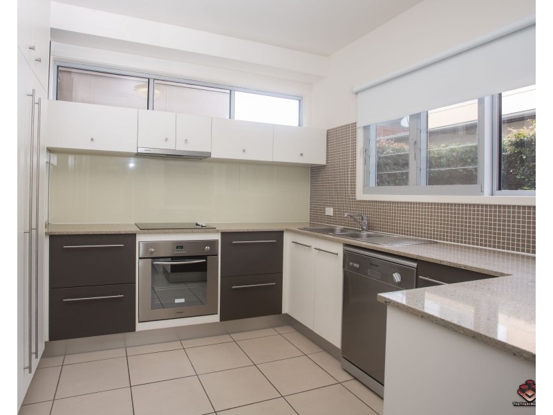 52/80 Moolyyir Steet, Urangan QLD 4655