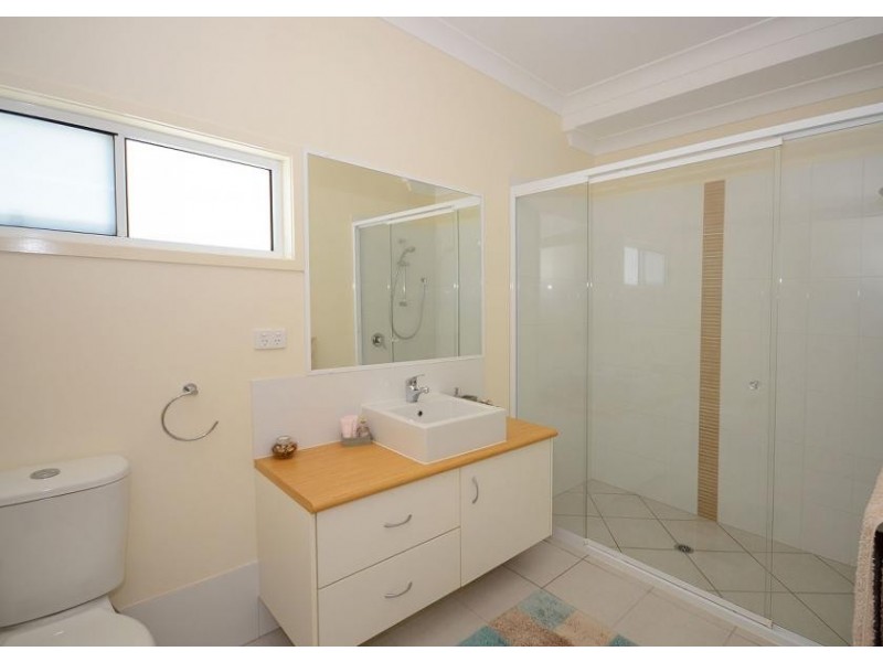 71 Elizabeth st, Urangan QLD 4655