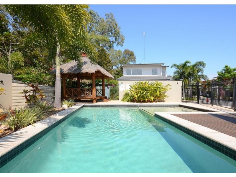 71 Elizabeth st, Urangan QLD 4655