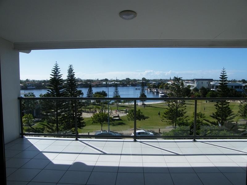 61 / 4 Grand Parade, Parrearra QLD 4575