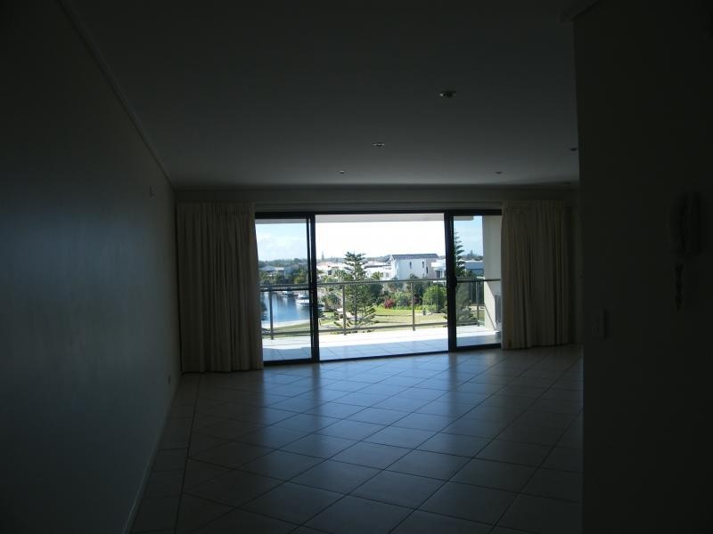 61 / 4 Grand Parade, Parrearra QLD 4575