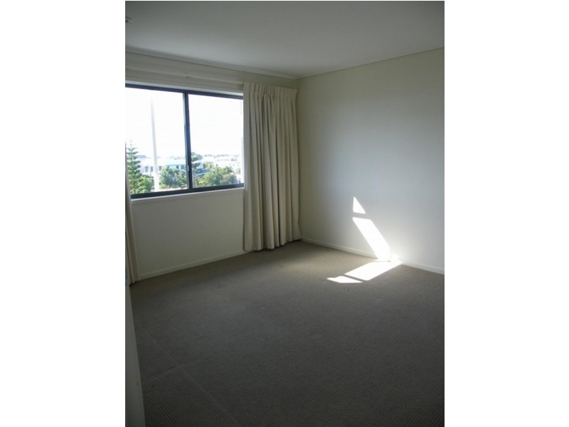 61 / 4 Grand Parade, Parrearra QLD 4575