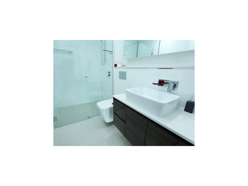 2 Laurence Street, St Lucia QLD 4067