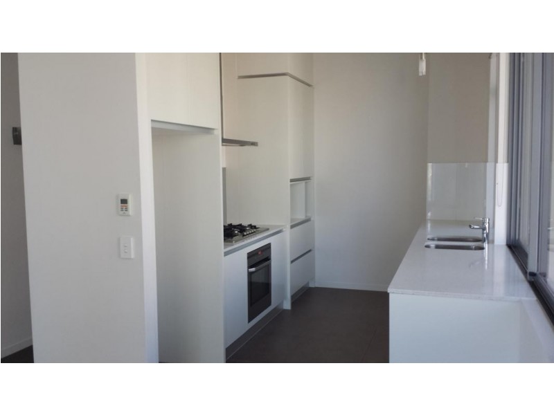 15i 28 Bayview Street, Runaway Bay QLD 4216