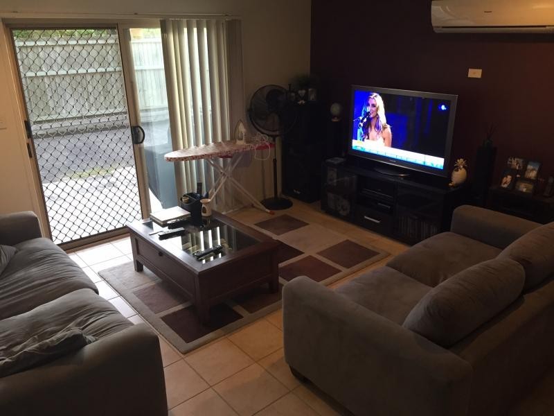 8 Earnshaw Street, Calamvale QLD 4116