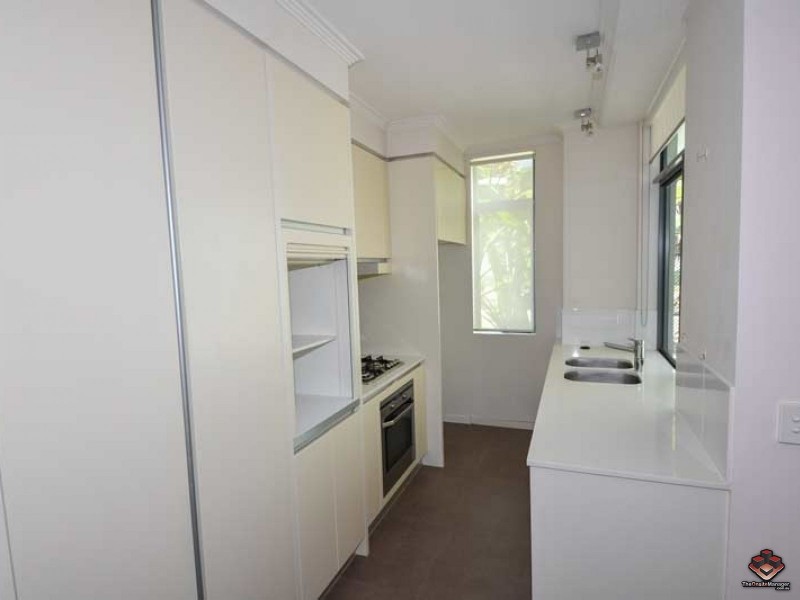 28 Bayview Street, Runaway Bay QLD 4216