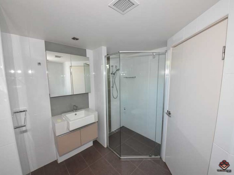 28 Bayview Street, Runaway Bay QLD 4216