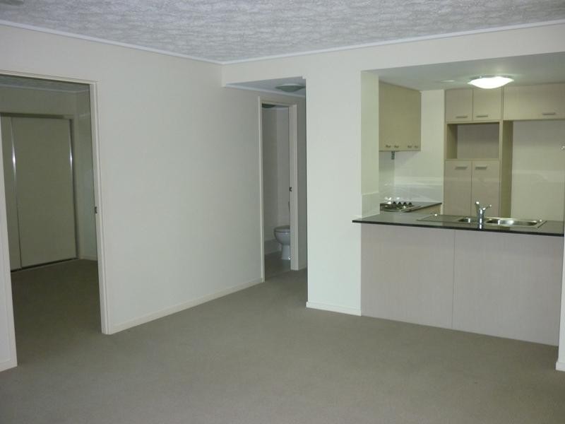 12/4 Grand Parade, Parrearra QLD 4575