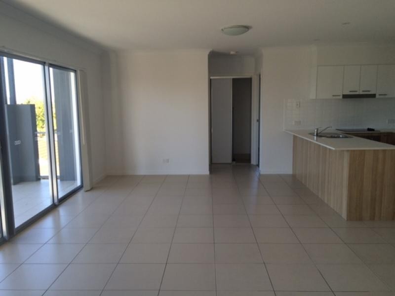 425 Pine Ridge Road, Runaway Bay QLD 4216