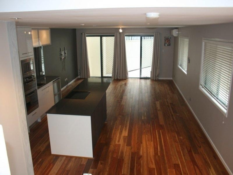 26 Oak Avenue, Surfers Paradise QLD 4217