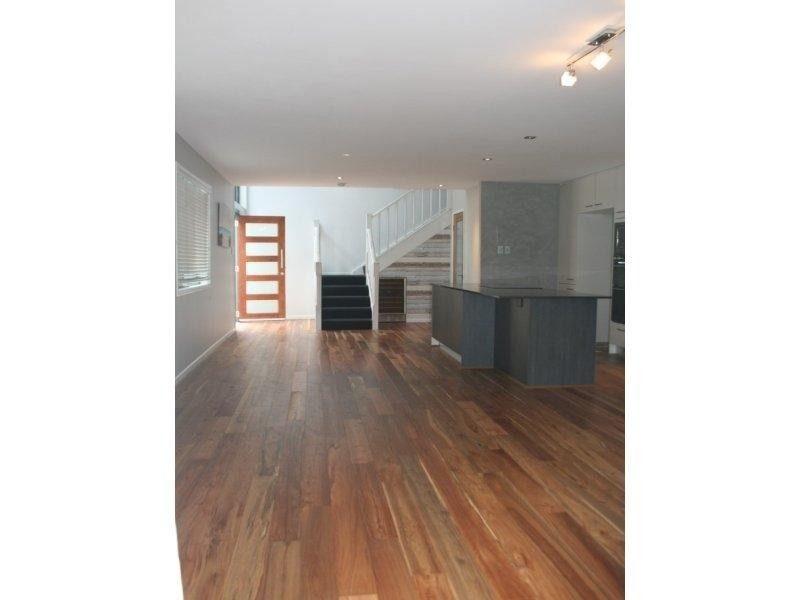 26 Oak Avenue, Surfers Paradise QLD 4217