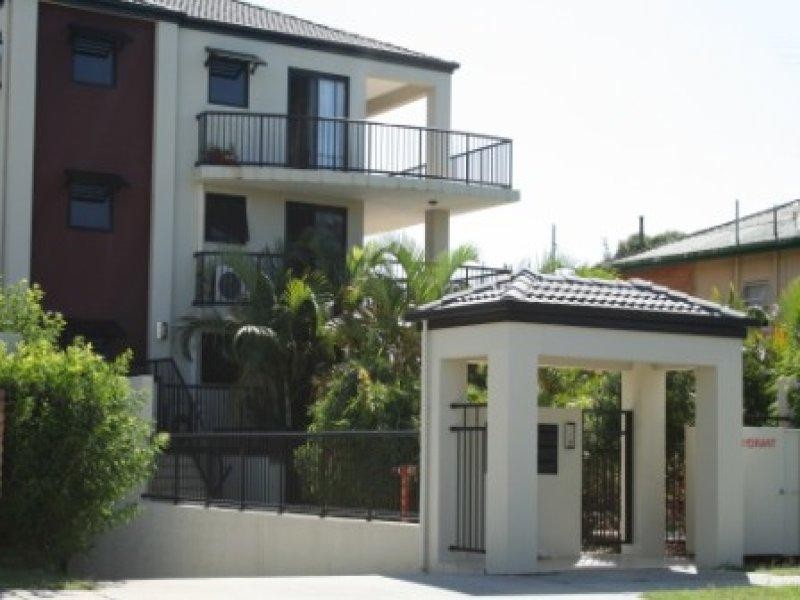 8/26 Bath St, Labrador QLD 4215